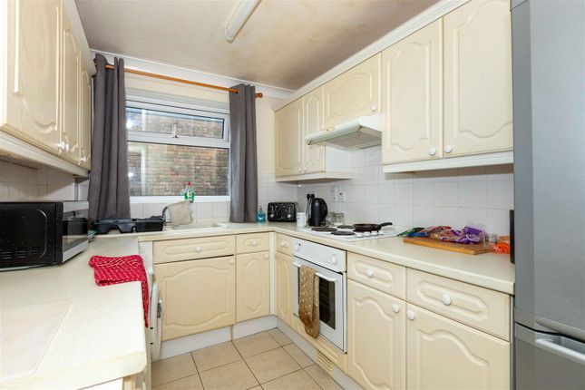 Flat 35, Wilmington Court, Bath Road, Worthing photo 4
