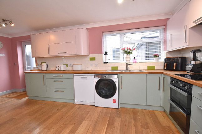 6, Tything Way, Somerset photo 4