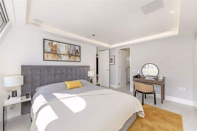 Flat for sale in Rochester Row, London