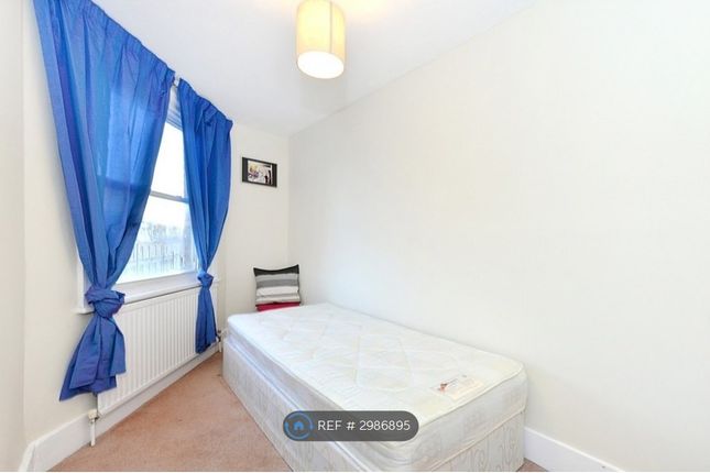 Flat, London photo 5
