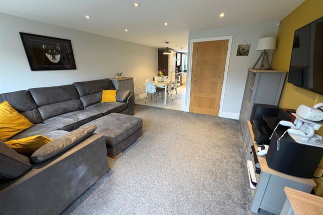 5, Soaper Court, Bradford photo 5