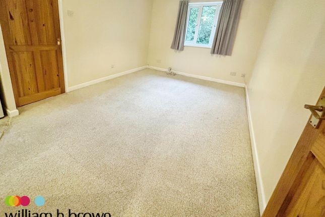 Flat to rent in Hanbury Gardens, Highwoods, Colchester