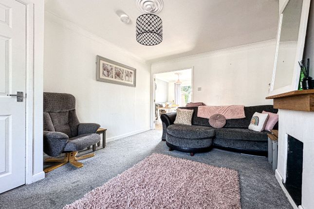 16 Waverney Close, Taunton, Somerset photo 4