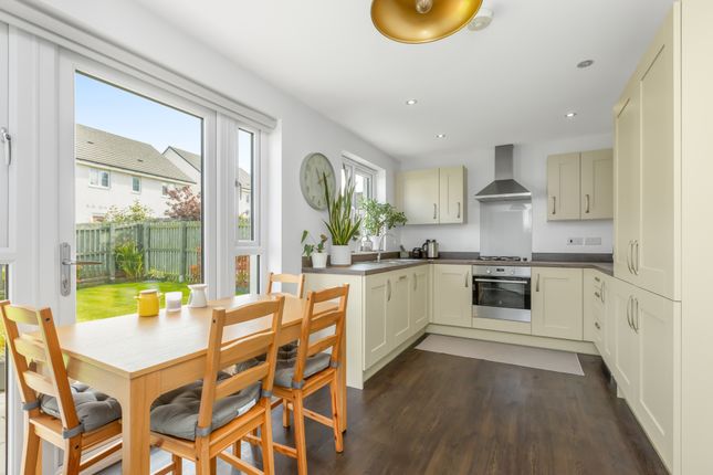 7, Martin Street, Burdiehouse, Edinburgh photo 4