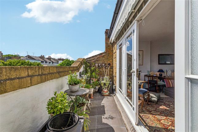 Second and Third Floor Flat D, 29, Chalcot Road, London photo 4