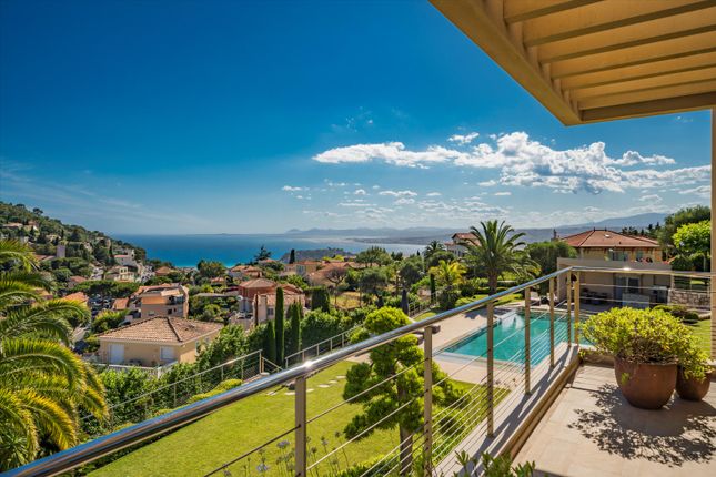 Villa for sale in Nice, Alpes Maritimes, Provence-Alpes-Cote D'azur, France