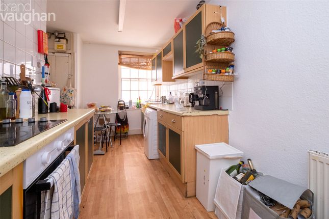 Flat to rent in Kings Road, Brighton, East Sussex
