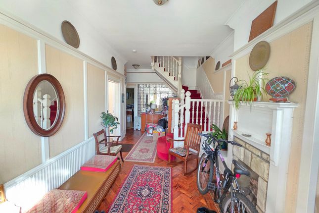 81, Chatsworth Road, Greater London photo 3