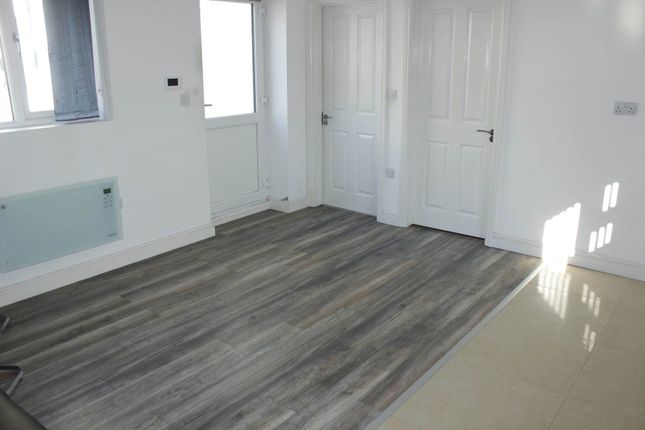 Flat 2, Victoria Street, Leicester photo 3