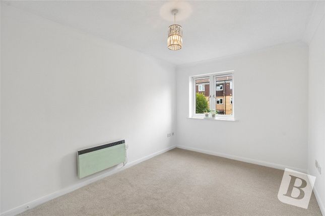 18, Huskards, Upminster photo 3