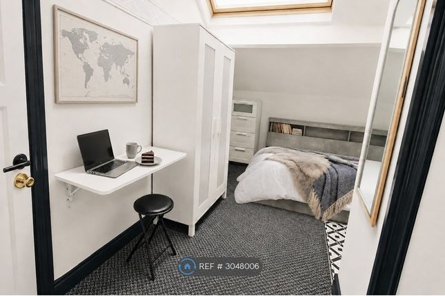 Shay Lane, Room, Halifax photo 5