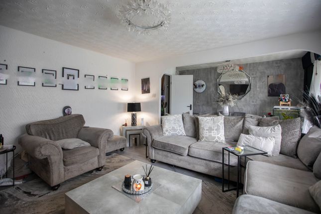 58, Sycamore Court, Glasgow photo 4