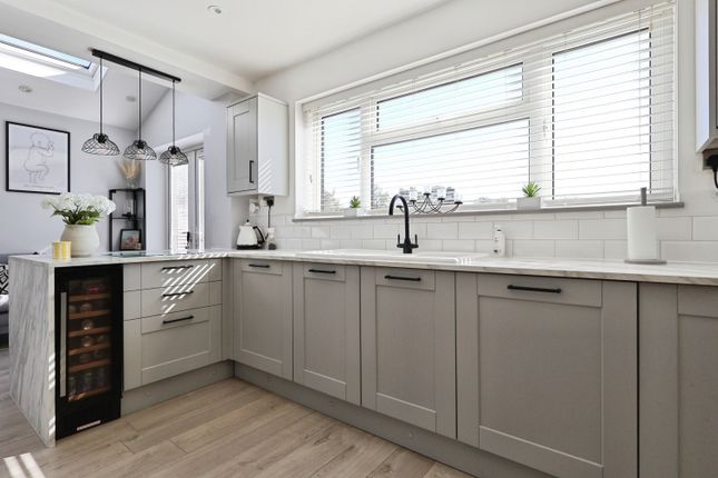 25, Dryden Crescent, Stevenage photo 3