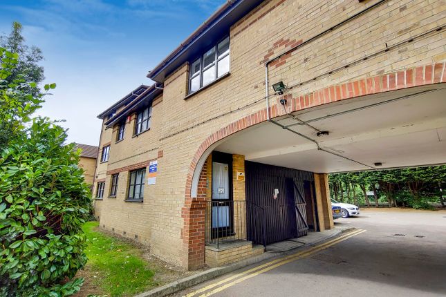 1-bed flat on Flat 53B, Hickory Close, London, £200,000