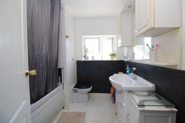 Bathroom.Jpg