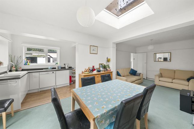 21, Napier Close, West Drayton photo 3