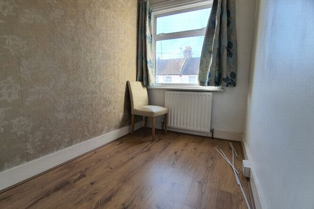 90, Thornton Heath, London photo 5