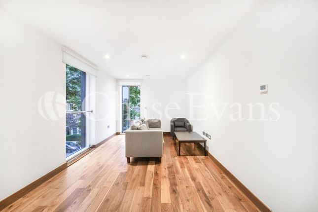 Beaufort Court, West Hampstead photo 4