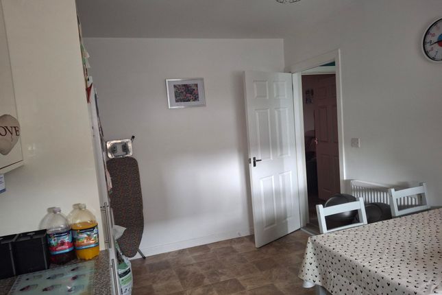 34, Cae Gwyrdd, Carmarthen photo 4