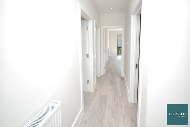 Flat 14, 66, Woodside Park Road, London photo 2