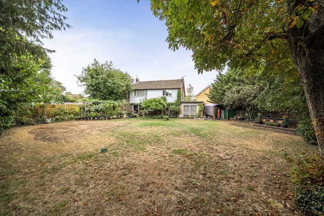 13, Wren Crescent, Bushey photo 3