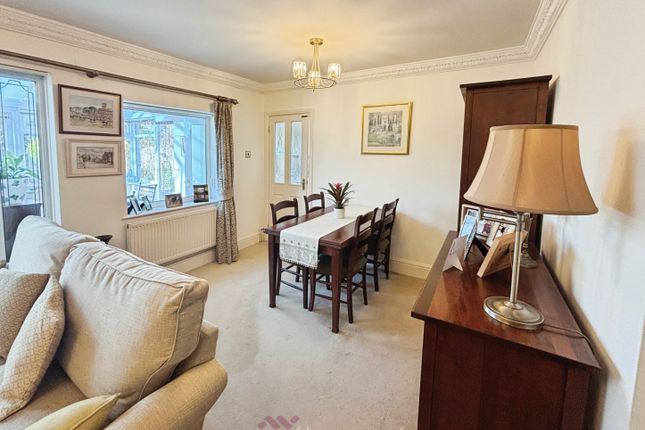 8, Oakland Avenue, Doncaster photo 4