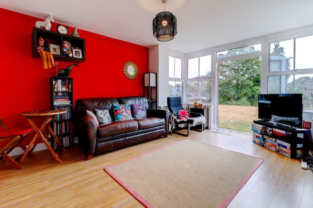 Flat 1, Abbey View House 54-56,, Priory Road, Buckinghamshire photo 3