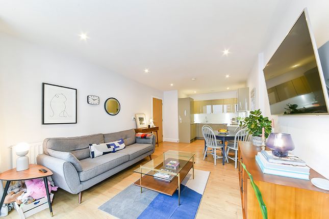 Flat for sale in 27 Violet Road, London