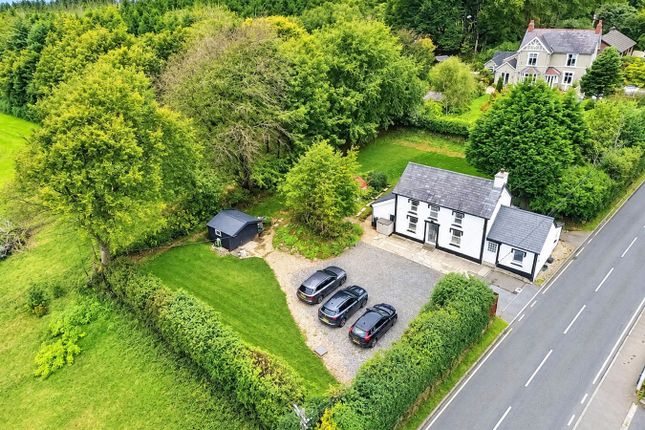 4-bed house on Gwelfryn, Panteg Cross, Llandysul, £259,000