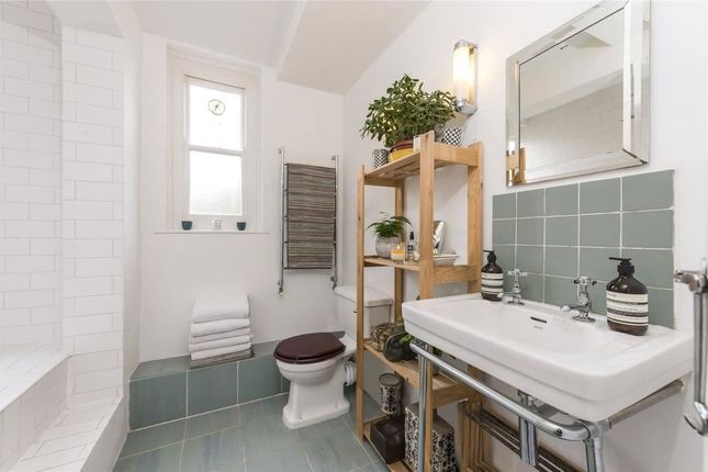 Flat to rent in Thornhill Road, Barnsbury