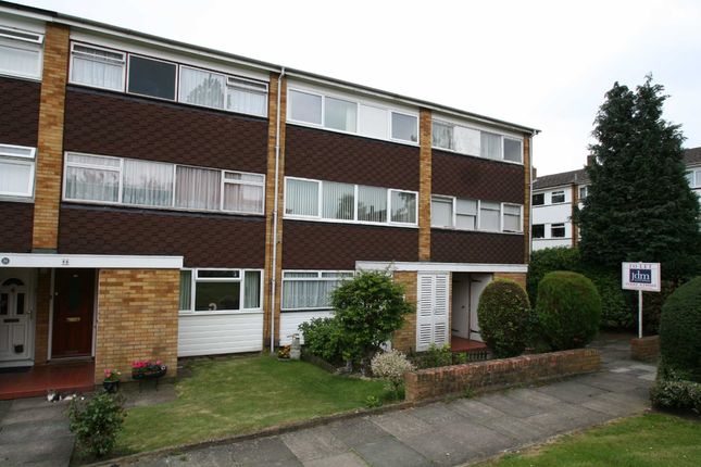 Thumbnail Flat to rent in Woodcote Drive, Orpington, Kent