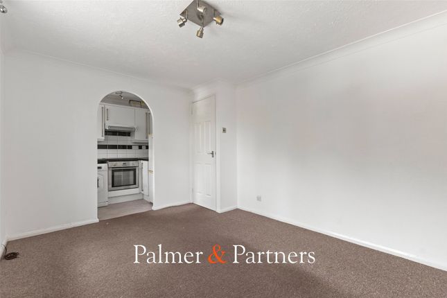 76, Dale Close, Colchester photo 2