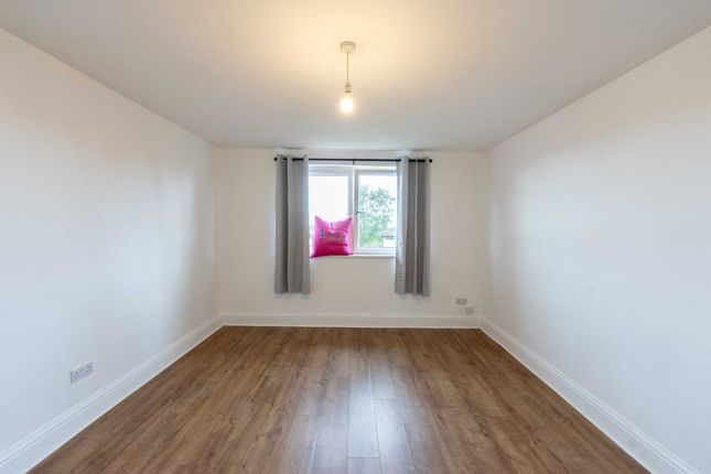 26 Viewbank Avenue, Calderbank, Airdrie photo 4