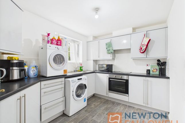 10 Windrush Close, Walsall photo 3
