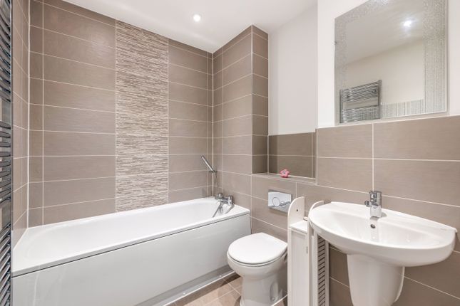 Flat for sale in Ref: Sb - Victoria Road, Horley