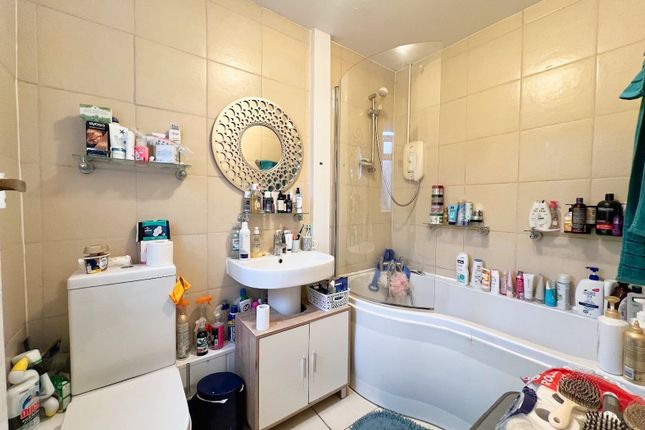 14, Gilchrist Avenue, Corby photo 4