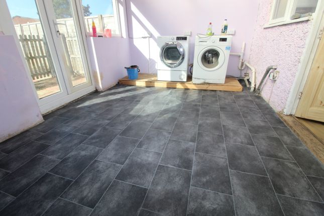 23 Stanhope Road, Slough photo 3