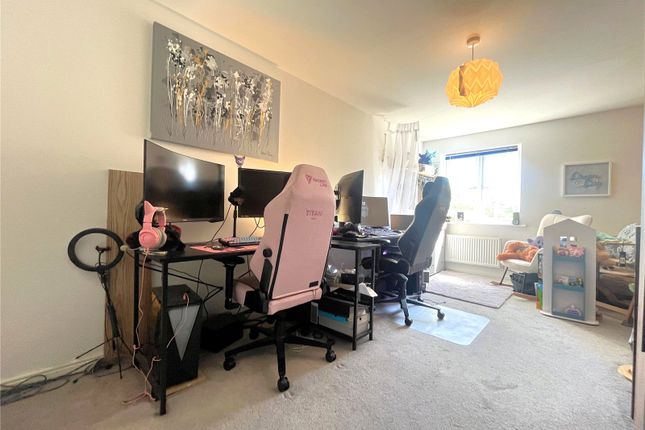 Flat 6, 6, Bartlett Avenue, Farnham photo 2