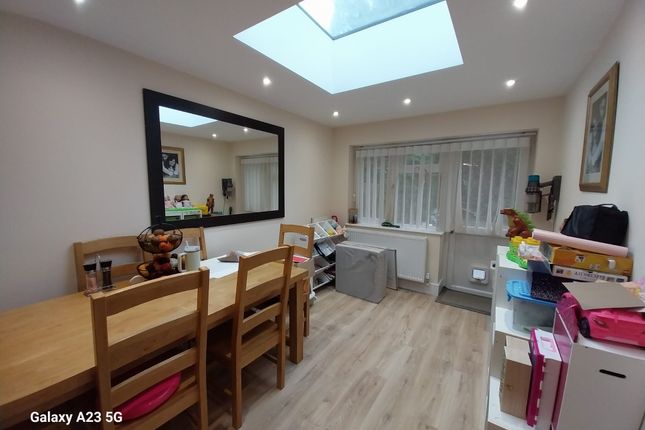 12, Abbey Close, Pinner photo 4