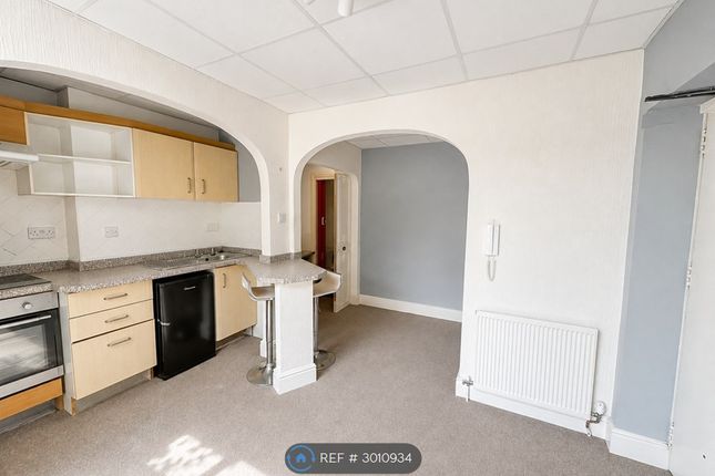Flat, Bath Road, Swindon photo 2