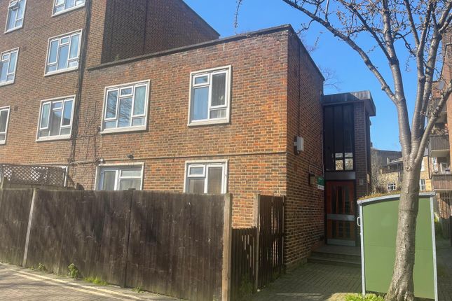 Flat 34, Tudor Court, King Henryâ€™s Walk, Islington photo 2