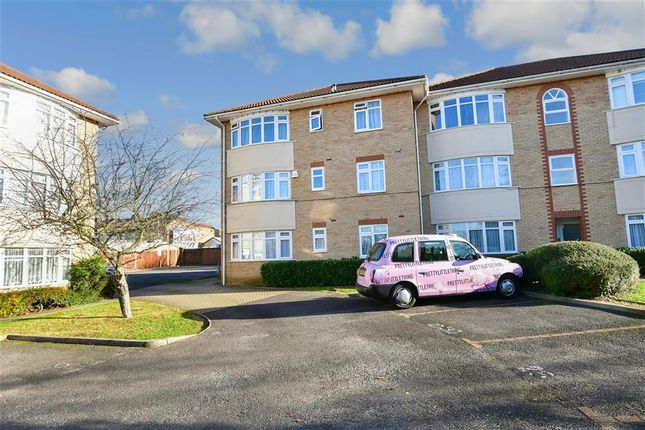 Thumbnail Flat for sale in Springfield Drive, Ilford, Essex