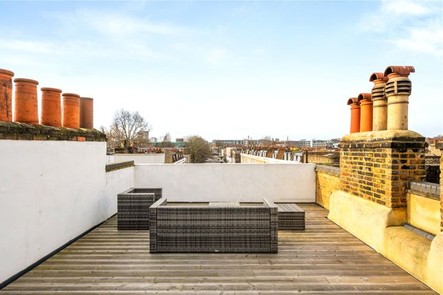 Terraced house for sale in New North Road, Islington, London