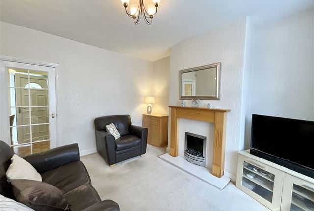 61, Willow Drive, Sheffield photo 3