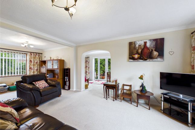3, Grieves Court, Colchester photo 4