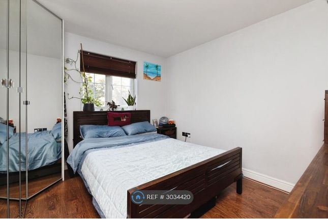 Flat, Sixpenny Court Tanner St, Barking photo 5