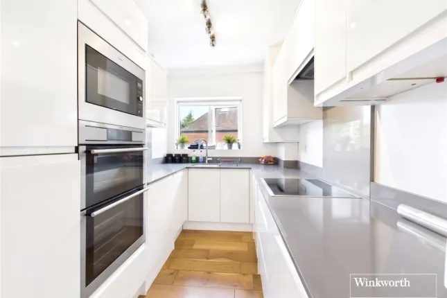 Manor Hall Drive, London photo 2