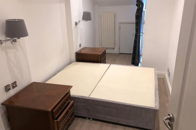 12.1 , Greencroft Gardens, London photo 2