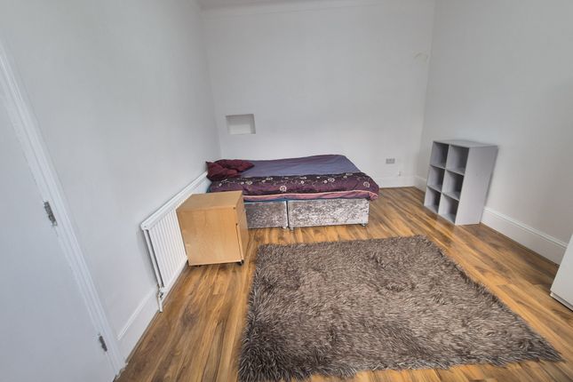 173, Shernhall Street, London photo 5