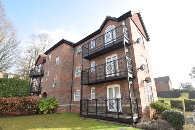 Flat to rent in Hughenden View, Shrubbery Close, High Wycombe, Buckinghamshire